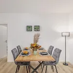 Amaela Design-wohnung, Sap, Parkplatz, Balkon, Neu Lägenhet *
