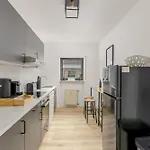 Amaela Design-wohnung, Sap, Parkplatz, Balkon, Neu Lägenhet *
