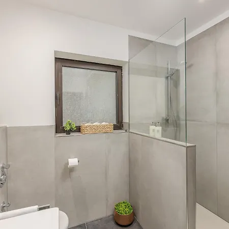 アパート Amaela Design-wohnung, Sap, Parkplatz, Balkon, Neu *